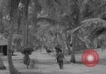 Standbild Evakuierung des Bikini-Atolls Bikini-Atoll, Marshal Islands, 1946, aus Sekunde 43 historischem Filmmaterial Videoclip 65675080274