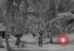 Standbild Evakuierung des Bikini-Atolls Bikini-Atoll, Marshal Islands, 1946, aus Sekunde 44 historischem Filmmaterial Videoclip 65675080274