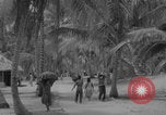 Standbild Evakuierung des Bikini-Atolls Bikini-Atoll, Marshal Islands, 1946, aus Sekunde 46 historischem Filmmaterial Videoclip 65675080274