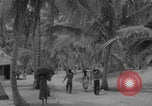 Standbild Evakuierung des Bikini-Atolls Bikini-Atoll, Marshal Islands, 1946, aus Sekunde 47 historischem Filmmaterial Videoclip 65675080274