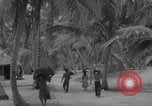 Standbild Evakuierung des Bikini-Atolls Bikini-Atoll, Marshal Islands, 1946, aus Sekunde 48 historischem Filmmaterial Videoclip 65675080274