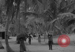 Standbild Evakuierung des Bikini-Atolls Bikini-Atoll, Marshal Islands, 1946, aus Sekunde 50 historischem Filmmaterial Videoclip 65675080274