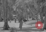 Standbild Evakuierung des Bikini-Atolls Bikini-Atoll, Marshal Islands, 1946, aus Sekunde 52 historischem Filmmaterial Videoclip 65675080274