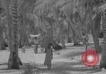 Standbild Evakuierung des Bikini-Atolls Bikini-Atoll, Marshal Islands, 1946, aus Sekunde 53 historischem Filmmaterial Videoclip 65675080274