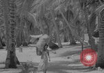 Standbild Evakuierung des Bikini-Atolls Bikini-Atoll, Marshal Islands, 1946, aus Sekunde 57 historischem Filmmaterial Videoclip 65675080274