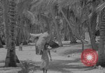 Standbild Evakuierung des Bikini-Atolls Bikini-Atoll, Marshal Islands, 1946, aus Sekunde 58 historischem Filmmaterial Videoclip 65675080274