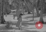 Standbild Evakuierung des Bikini-Atolls Bikini-Atoll, Marshal Islands, 1946, aus Sekunde 61 historischem Filmmaterial Videoclip 65675080274