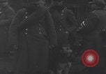 Image chien de compagnie d'un prisonnier de guerre allemand Cologne, Allemagne, 1945, de la seconde 12 séquences d'archives historiques vidéo 65675080282