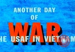 Image Un soldat américain de la guerre du Vietnam se réveille Vietnam, 1967, de la seconde 22 séquences d'archives historiques vidéo 65675080299