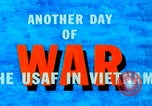 Image Un soldat américain de la guerre du Vietnam se réveille Vietnam, 1967, de la seconde 23 séquences d'archives historiques vidéo 65675080299