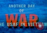 Image Un soldat américain de la guerre du Vietnam se réveille Vietnam, 1967, de la seconde 24 séquences d'archives historiques vidéo 65675080299