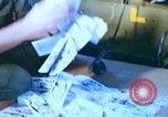 Image Largage de tracts par un avion de l'US Air Force Vietnam, 1967, de la seconde 9 séquences d'archives historiques vidéo 65675080303