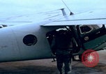 Image Largage de tracts par un avion de l'US Air Force Vietnam, 1967, de la seconde 20 séquences d'archives historiques vidéo 65675080303