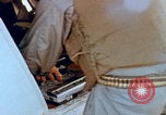 Image Largage de tracts par un avion de l'US Air Force Vietnam, 1967, de la seconde 21 séquences d'archives historiques vidéo 65675080303