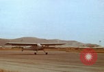 Image Largage de tracts par un avion de l'US Air Force Vietnam, 1967, de la seconde 24 séquences d'archives historiques vidéo 65675080303