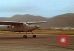 Image Largage de tracts par un avion de l'US Air Force Vietnam, 1967, de la seconde 26 séquences d'archives historiques vidéo 65675080303