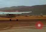 Image Largage de tracts par un avion de l'US Air Force Vietnam, 1967, de la seconde 28 séquences d'archives historiques vidéo 65675080303
