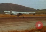 Image Largage de tracts par un avion de l'US Air Force Vietnam, 1967, de la seconde 29 séquences d'archives historiques vidéo 65675080303