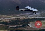 Image Largage de tracts par un avion de l'US Air Force Vietnam, 1967, de la seconde 34 séquences d'archives historiques vidéo 65675080303