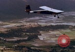 Image Largage de tracts par un avion de l'US Air Force Vietnam, 1967, de la seconde 35 séquences d'archives historiques vidéo 65675080303