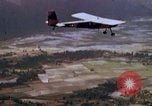 Image Largage de tracts par un avion de l'US Air Force Vietnam, 1967, de la seconde 37 séquences d'archives historiques vidéo 65675080303