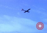 Image Largage de tracts par un avion de l'US Air Force Vietnam, 1967, de la seconde 45 séquences d'archives historiques vidéo 65675080303