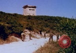 Image Largage de tracts par un avion de l'US Air Force Vietnam, 1967, de la seconde 50 séquences d'archives historiques vidéo 65675080303