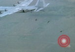 Immagine di paracadutisti della guerra del Vietnam Vietnam, 1967, secondo 10 filmato di repertorio 65675080305