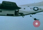 Immagine di paracadutisti della guerra del Vietnam Vietnam, 1967, secondo 19 filmato di repertorio 65675080305