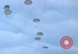 Immagine di paracadutisti della guerra del Vietnam Vietnam, 1967, secondo 23 filmato di repertorio 65675080305