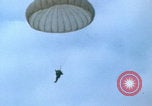 Immagine di paracadutisti della guerra del Vietnam Vietnam, 1967, secondo 24 filmato di repertorio 65675080305