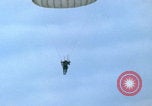 Immagine di paracadutisti della guerra del Vietnam Vietnam, 1967, secondo 26 filmato di repertorio 65675080305
