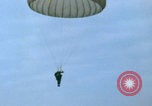 Immagine di paracadutisti della guerra del Vietnam Vietnam, 1967, secondo 29 filmato di repertorio 65675080305