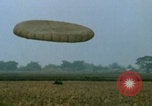 Immagine di paracadutisti della guerra del Vietnam Vietnam, 1967, secondo 33 filmato di repertorio 65675080305