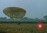 Immagine di paracadutisti della guerra del Vietnam Vietnam, 1967, secondo 34 filmato di repertorio 65675080305
