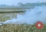Immagine di paracadutisti della guerra del Vietnam Vietnam, 1967, secondo 43 filmato di repertorio 65675080305