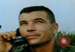 Immagine di paracadutisti della guerra del Vietnam Vietnam, 1967, secondo 46 filmato di repertorio 65675080305