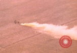 Immagine di paracadutisti della guerra del Vietnam Vietnam, 1967, secondo 51 filmato di repertorio 65675080305