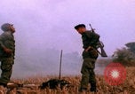 Immagine di paracadutisti della guerra del Vietnam Vietnam, 1967, secondo 53 filmato di repertorio 65675080305