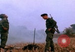 Immagine di paracadutisti della guerra del Vietnam Vietnam, 1967, secondo 54 filmato di repertorio 65675080305