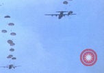 Immagine di paracadutisti della guerra del Vietnam Vietnam, 1967, secondo 58 filmato di repertorio 65675080305
