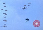 Immagine di paracadutisti della guerra del Vietnam Vietnam, 1967, secondo 59 filmato di repertorio 65675080305