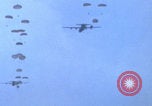 Immagine di paracadutisti della guerra del Vietnam Vietnam, 1967, secondo 60 filmato di repertorio 65675080305