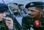 Immagine di paracadutisti della guerra del Vietnam Vietnam, 1967, secondo 61 filmato di repertorio 65675080305