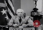 Standbild General Arnold spricht United States USA, 1944, aus Sekunde 24 historischem Filmmaterial Videoclip 65675080316