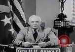 Standbild General Arnold spricht United States USA, 1944, aus Sekunde 26 historischem Filmmaterial Videoclip 65675080316