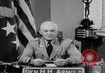 Standbild General Arnold spricht United States USA, 1944, aus Sekunde 27 historischem Filmmaterial Videoclip 65675080316