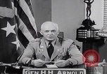 Standbild General Arnold spricht United States USA, 1944, aus Sekunde 34 historischem Filmmaterial Videoclip 65675080316