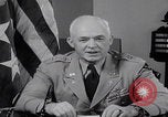 Standbild General Arnold spricht United States USA, 1944, aus Sekunde 56 historischem Filmmaterial Videoclip 65675080316