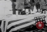 Standbild Friedhöfe der US-Armee im Pazifik im Zweiten Weltkrieg Pazifisches Theater, 1944, aus Sekunde 22 historischem Filmmaterial Videoclip 65675080317